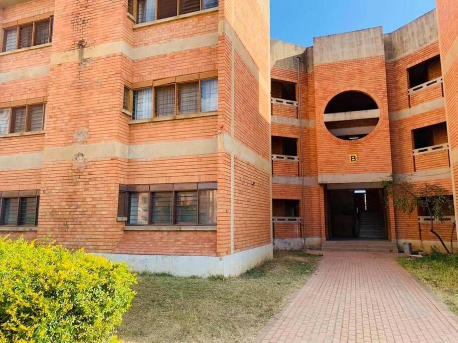 Spacious Zamtel Flat Лусака Экстерьер фото