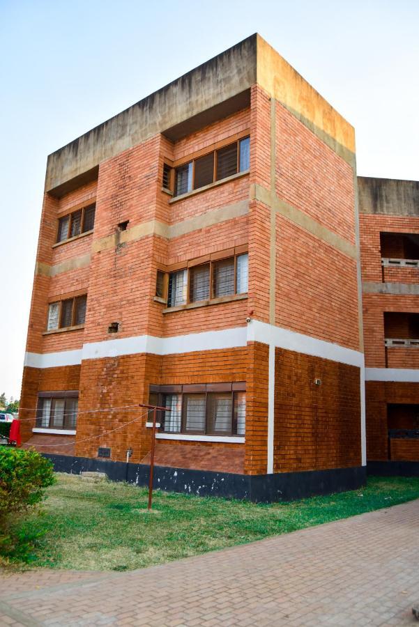 Spacious Zamtel Flat Лусака Экстерьер фото